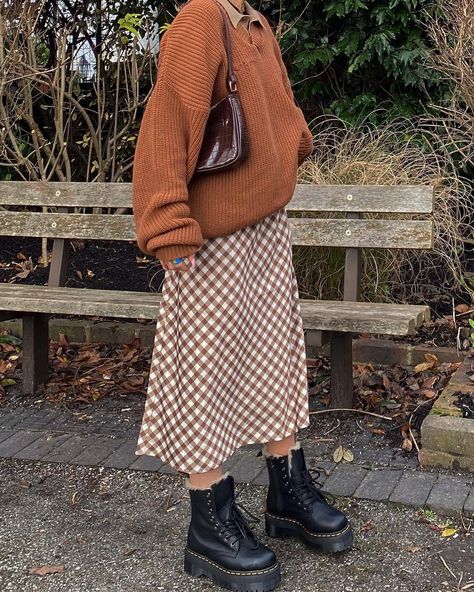 Fairycore Autumn Outfits, Nordic Winter Fashion, Dr Martens Outfit Winter, Fall Outfits Cold Weather, Edgy Professional Outfits, Fall Midi Skirt Outfit, Teacher Fits, Office Fits, Modest Outfit Ideas