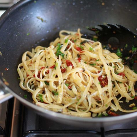 Fettuccine aglio e olio with sun-dried tomatoes￼ Pasta Aglio E Olio, Cooking Ingredients, Sun Dried, Cooking Instructions, Easy Casserole Recipes, Easy Casserole, Sun Dried Tomato, How To Cook Pasta, Casserole Recipes