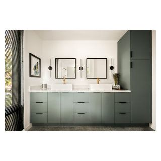 Gamma Beta - Contemporary - Bathroom - Tampa - by Josh Wynne Construction | Houzz Bathroom Light Bar, Vanity Lighting Over Mirror, Modern Bathroom Vanity Lighting, Vanity Lights Bathroom, Vanity Light Bar, Led Vanity Lights, Vanity Light Fixtures, Indoor Wall Sconces, Lighting Modern