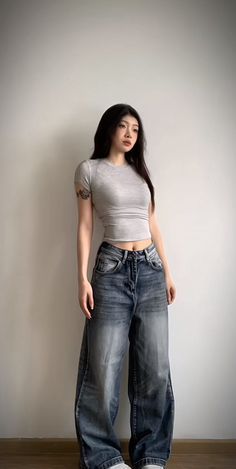 Baggy Jeans Korean Style, Jeans Under Dress, Outfits For Wide Ribcage, Korean Fashion Baggy Clothes, Acubi Fashion Baggy, Korean Baggy Jeans, Baggy Jeans Outfit Coquette, Simple Acubi Fashion, Egirl Fashion