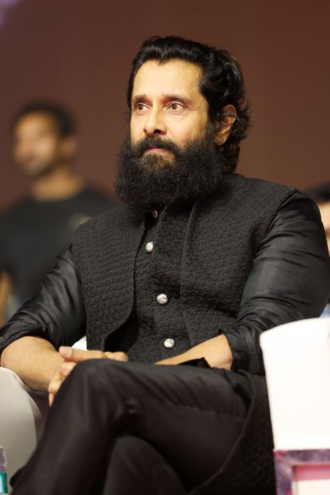 If you Like this picture Do Follow My Page Guys 🙏 Vikram Actor Chiyaan, Vikram Images, Vikram Actor, Dhruv Vikram, Chiyaan Vikram, Ponniyin Selvan, Tamil Actors, Bull Images, Yamaha Rx100