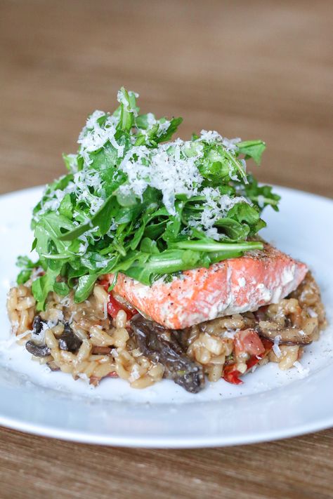 Mushroom and Sun-dried Tomato Risotto with Salmon | Emi Cooks Linguine With Clams, Salmon Risotto, Grain Dishes, Creamy White Wine Sauce, Gourmet Dishes, Tomato Risotto, Delicious Sides, Salmon Fillet, Risotto Recipe