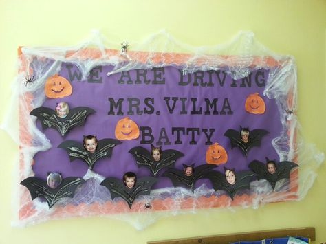 Halloween bulletin board by mrs Vilma :) Bulletin Boards For Preschool, Halloween Bulletin Board Ideas, Board Ideas For School, Bulletin Board Ideas For School, Halloween Classroom Door, October Bulletin Boards, Holiday Bulletin Boards, Thanksgiving Bulletin Boards, Halloween Bulletin Boards