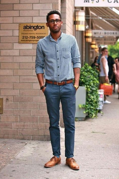 14 Stylish Outfits Men Should Steal To Get Noticed At Work Sock Styling, Man Wardrobe, Business Casual Jeans, Dress Code Casual, Business Casual Summer, Casual Office Wear, Mode Tips, Mens Fashion Business Casual, Travel Trunk