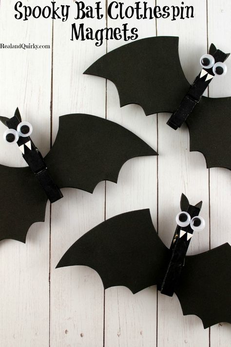 Clothespin Bat Craft, Bat Clothespin Craft, Halloween Crafts With Clothespins, Halloween Clothespin Crafts, Flying Bat Craft, Halloween Bat Craft, Halloween Clothespin, Halloween Bats Crafts, Spooky Crafts