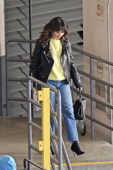 Selena Gomez spotted in an oversized AllSaints leather biker jacket Selena Gomez Outfits Casual, Selena Gomez Casual, Yellow Sweater Outfit, Neon Sweatshirt, Selena Gomez Fashion, Selena Gomez Street Style, Selena Gomez Short Hair, Selena Gomez Outfits, Selena Gomez Style