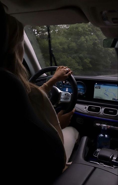 Woman Driving, Girls Driving, Vision Board Pictures, Vision Board Inspiration, Luxury Lifestyle Dreams, Aesthetic Women, Car Girls, Dream Board, Rich Girl