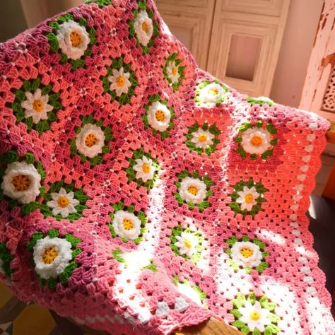 Tablecloth Aesthetic, Green Crochet Blanket, Rustic Couch, Braid Blanket, Rustic Blankets, Floral Blanket, Crochet Granny Square Blanket, Crochet Throw Blanket, Pink Blanket