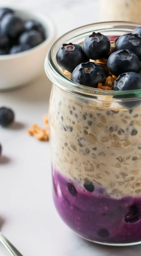 Enjoy a nutritious start to your day with Blueberry Overnight Oats! This easy recipe combines creamy oats and fresh blueberries for a delicious breakfast option. Steel Oats Recipes, Oats Recipes Overnight, Steel Oats, Matcha Overnight Oats, Creamy Oats, Oats Overnight, Easy Zucchini Bread, Blueberry Overnight Oats, Breakfast Oats Overnight