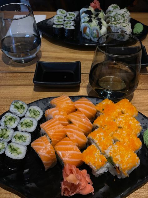 Aesthetic Sushi, Sushi Salmon, Healthy Sushi, Weekend Aesthetic, Restaurant Aesthetic, Sushi Night, Vegan Sushi, Salmon Sushi, Dinner Restaurants