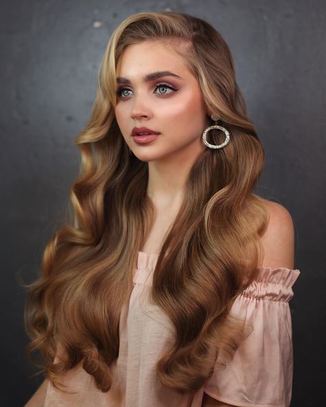 50 Hairstyles for Round Faces from Classic to Modern - Hair Adviser Side Curls, Fancy Braids, 50 Hairstyles, Woman Costume, Natural Wavy Hair, Modern Hairstyles, Round Faces, Prom Hairstyles, Hairstyles For Round Faces