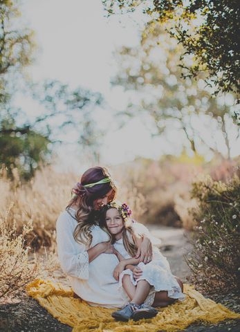 Mother Daughter Maternity, Kids Birthday Party Ideas, Family Maternity Pictures, Maternity Photography Family, Mother Daughter Photos, Foto Newborn, Family Maternity Photos, Children Photography Poses, Maternity Photoshoot Poses