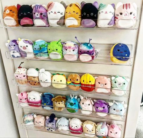 Squishville Storage, Mini Squishmallows Storage, Squishmellow Storage Idea, Squishmallows Shelf, Squishville Display, Shelves For Squishmallows, Squishmallow Storage, Squishmallow Aesthetic, Squishmallows Squishville