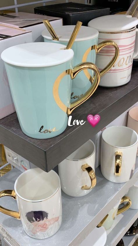 Ceramic Cup With Lid, Best Love Photos, Coffee Cups Unique, Ceramic Mug With Lid, Golden Spoon, Bridal Jewellery Inspiration, Stylish Bedroom Design, Easy Love Drawings, Cute Backgrounds For Phones