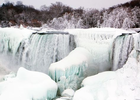 Cold front turns Niagara Falls into a glorious icy wonderland Niagara Falls Frozen, Winter New York, Las Vagas, Bridal Veil Falls, Niagara Falls Canada, Thunder Bay, Cold Front, Lake Erie, North America Travel