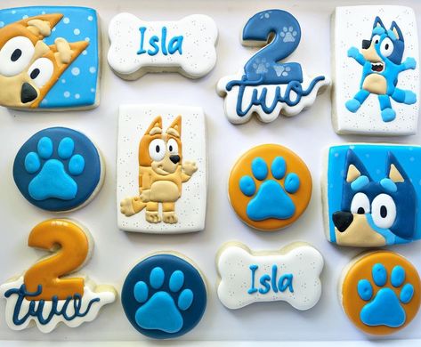 Bluey Cookies Decorated, Bluey Cookies, Decorated Biscuits, Cookie Making, Birthday Sheet Cakes, Party Hardy, Bluey Birthday, Birthday Board, Icing Cookies