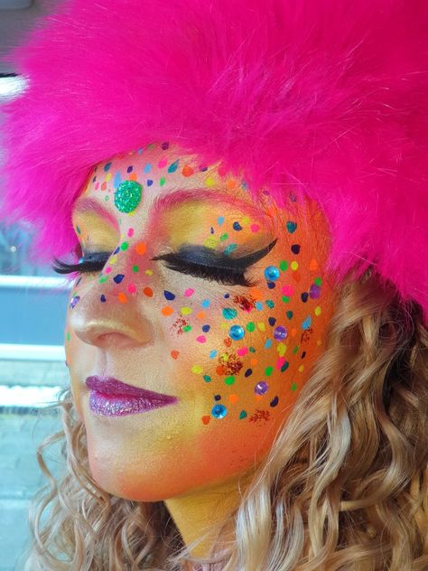 Carnaval Make-up, Carnaval Costume, Red Nose Day, Up Halloween, Red Nose, Eye Design, Rave Outfits, Face Painting, Halloween Makeup