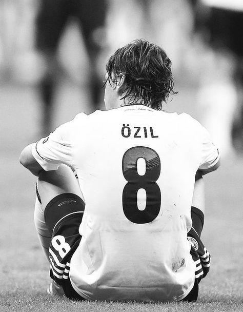 ozil Ozil Mesut, Real Madrid Logo, Mesut Ozil, Germany Football, Football Photography, Soccer Guys, كريستيانو رونالدو, Football Pictures, Football Wallpaper