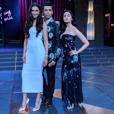 Deepika Padukone - Aliaa Bhatt - Karan Johar ❤❤❤ Alia Bhatt Looks, Heart Dp, Deep Style, Dipika Padukone, Koffee With Karan, Ruffle Sarees, Dresses Western, Shreya Ghoshal, Cowgirl Style Outfits