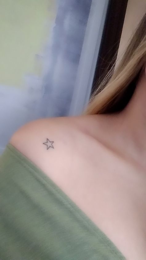 Tattoos Inspo, Star Tattoos, Tattoos Ideas, S Tattoo, Tattoo Idea, Star Girl, Shoulder Tattoo, Cute Tattoos, Maple Leaf Tattoo