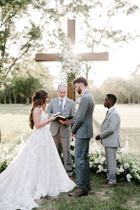 Rustic Cross Wedding Alter, Outdoor Wedding Cross Altar, Wood Cross For Wedding, Simplistic Wedding Ceremony, Outdoor Christian Wedding Ceremony, Cross Outdoor Wedding, Wedding Ceremony Ideas Simple, Wedding Cross Ideas, Wedding Ceremony Wooden Cross