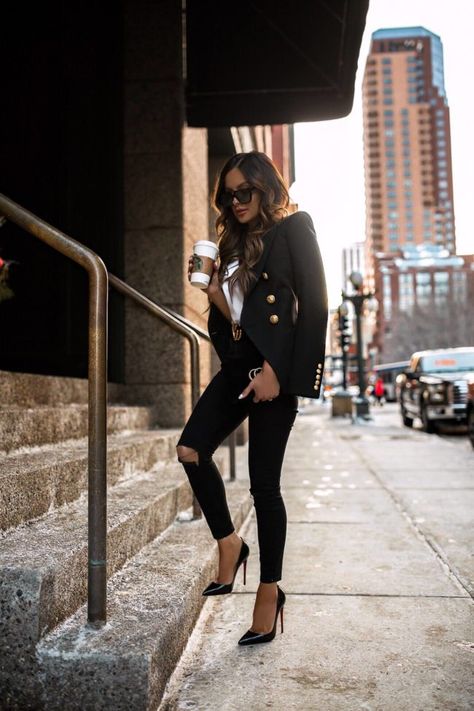 Affordable Alternatives for My Favorite Designer Pieces. MiaMiaMine Blogger wearing Balmain Blazer and Christian Louboutin pumps. Balmain Blazer Outfits, Sue Barker, Mia Mia Mine, Balmain Blazer, Mia Mia, Denim Wear, Jacket Outfit, Looks Black, Spring Fashion Trends