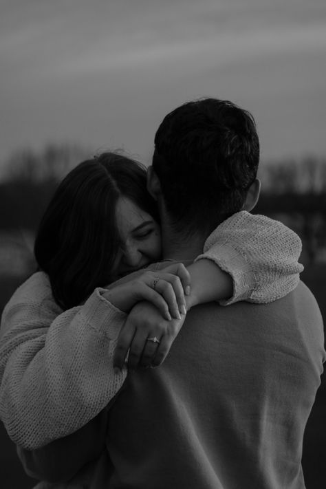 Hug Pics Romantic, Hug Couples Goals, Aesthetic Couple Pictures Dark, Stars Blanket, Hug Pictures, Couple Black, Beautiful Eyes Images, Romantic Photography, Love Wallpapers Romantic