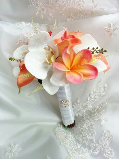 𝒫𝒾𝓃: 𝑔𝑜𝓁𝒹𝓈𝒽𝑜𝓇𝓉𝓎 💌 Wedding Bouquets Mauve, Wedding Bouquets Orange, Plumeria Bouquet, Tropical Bridal Bouquet, Orchid Bouquet Wedding, Tropical Wedding Bouquets, Silk Flower Wedding Bouquet, Orange Wedding Flowers, 2nd Wedding