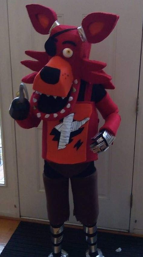 Bad Fnaf Costumes, Bad Fnaf Cosplay, Fnaf Cosplay Funny, Freddy Fazbear Security Breach, Fnaf Halloween Costumes, Fnaf Costumes, Chica Cosplay, Cosplay Fail, Fnaf Cosplays