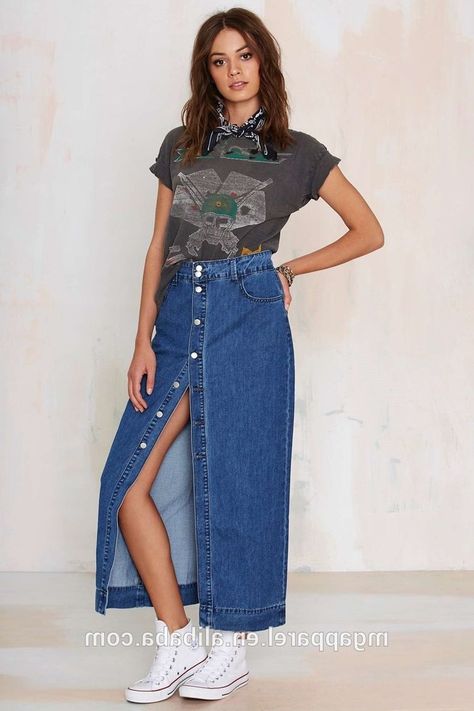 Button Front Skirts That Are Cool To Try Now 2019 Blue Jean Skirt Outfits, Maxi Denim Skirt Outfit, Denim Skirt Outfit Fall, Denim Maxi Skirt Outfit, Demin Skirt Outfit, Long Denim Skirt Outfit, Glamorous Women, Denim Skirt Fashion, Jean Skirt Outfits