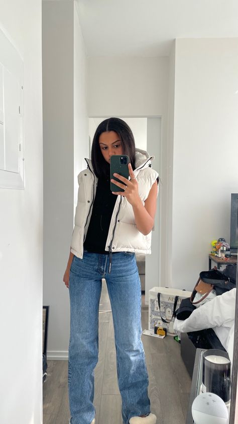 Puffer Waistcoat Outfit, Super Puff Vest Outfit, Aritzia Super Puff Vest, White Sleeveless Outfit, Superpuff Vest, Puff Vest Outfit, Super Puff Outfit, White Puffer Vest Outfit, Aritzia Vest