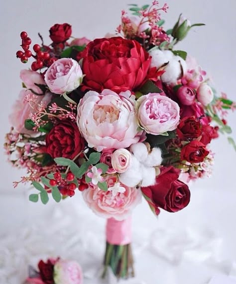 Magenta Wedding, Combination Color, Red Bouquet Wedding, Bridal Bouquet Pink, Red Bouquet, Bridal Bouquet Flowers, Prom Flowers, Bouquet Arrangements, Pink Bouquet