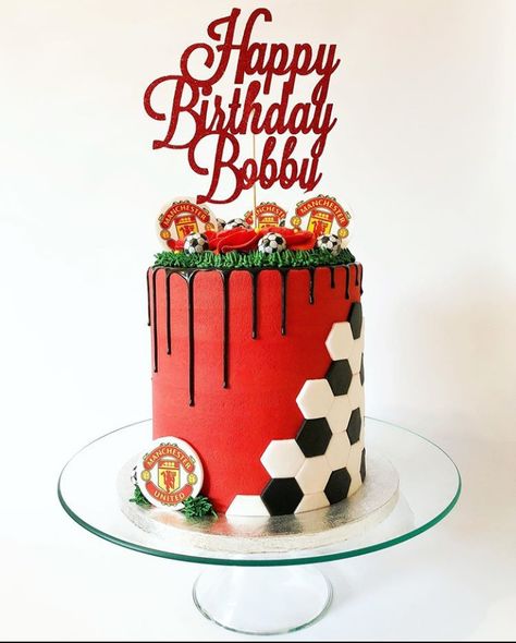 Manchester United Party, Manchester Cake Birthdays, Manchester United Party Decorations, Manchester United Cake Design, Birthday Cake Manchester United, Football Cake Manchester United, Manunited Manchester United Cake, Manchester United Cakes Birthday For Men, Football Cake Liverpool