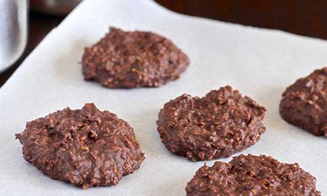 Paleo no bake chocolate cookies Paleo No Bake Cookies, No Bake Chocolate Cookies, Cookies No Bake, Chocolate No Bake Cookies, Paleo Cookies, Paleo Sweets, Baking Recipes Cookies, Choc Chip Cookies, Chocolate Cookie Recipes