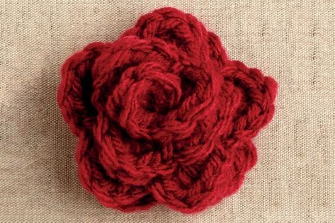 Hook up this quick crochet rose - the perfect gift for a loved one! Crochet A Rose, Free Crochet Rose Pattern, Rose Crochet Pattern, Brooch Ideas, Diy Crochet Flowers, Crochet Valentine, Crochet Roses, Crochet Puff Flower, Crochet Rose Pattern