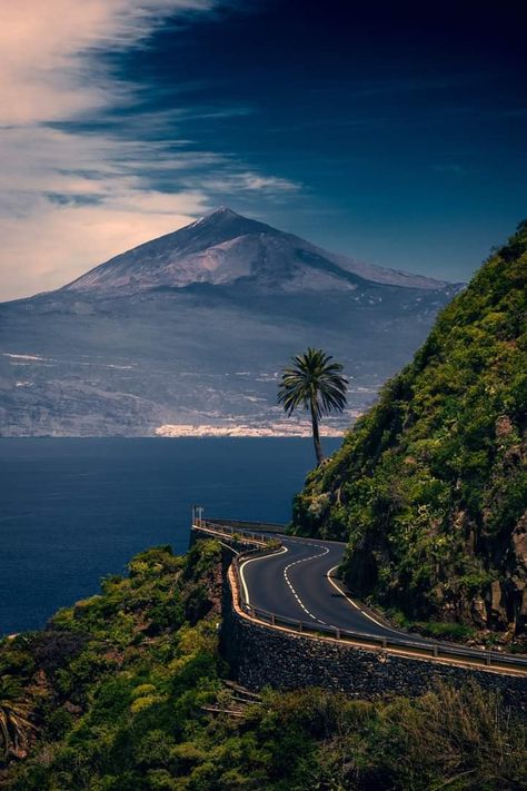 Canarian Islands, Cruise Holidays, Hiking Aesthetic, Adventure Aesthetic, Canary Islands, Winter Travel, Summer Holiday, Places To Travel, Vision Board