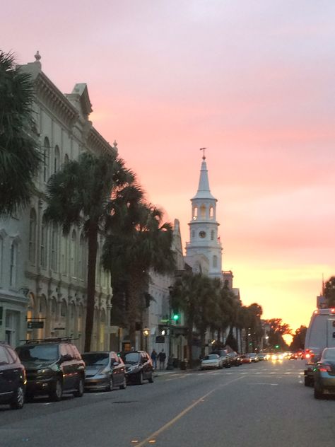 Broad Street sunset in Charleston, SC Beautiful Places In America, Parts Of The Earth, Charleston Travel, Kiawah Island, Sea To Shining Sea, Travel South, United States Travel, North America Travel, Street Scenes