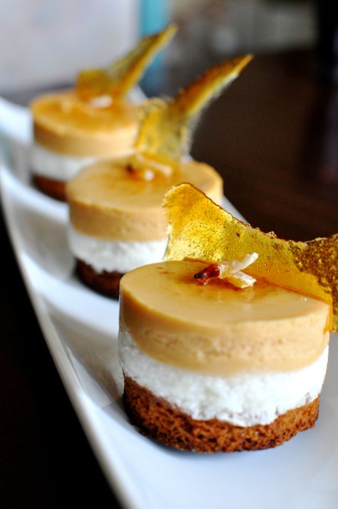 Pear Caramel, French Pastries Recipes, Caramel Mousse, Caramel Pears, Pear Dessert, Dessert Restaurants, Butter Caramel, Caramel Desserts, Desserts With Biscuits