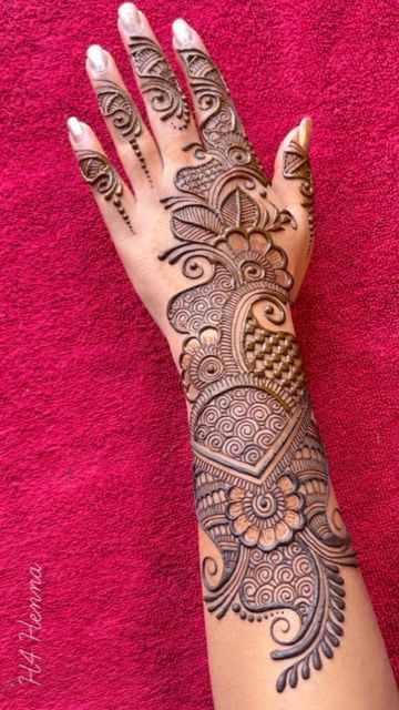 Mehendi Design Right Hand, New Mehndi Designs 2024, Back Design Mehndi, Right Hand Mehndi Designs, Stylish Mehndi Designs For Back Hand, Mehandi Designs Back, Simple Arabic Mehendi Designs, Mehendi Design Arabic, Back Hand Arabic Mehndi Designs