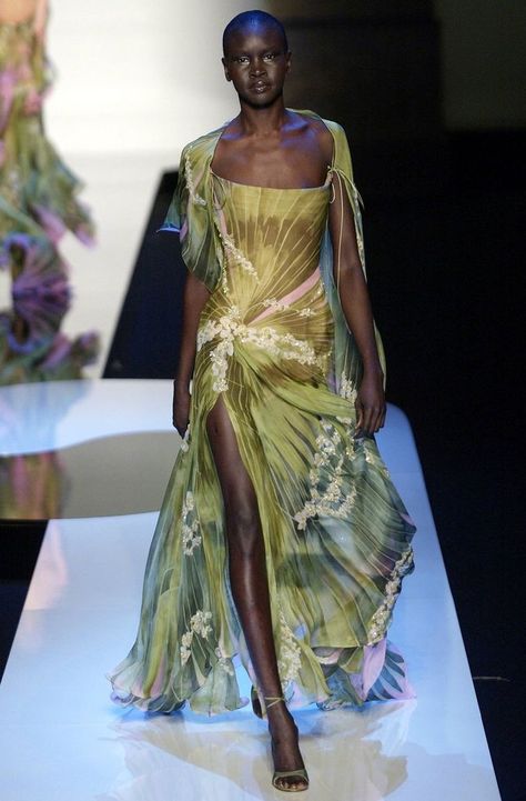 High Fashion Runway, Elie Saab Spring, Runway Fashion Couture, Runway Outfits, Runway Dresses, Elie Saab, Looks Style, Looks Vintage, Couture Dresses