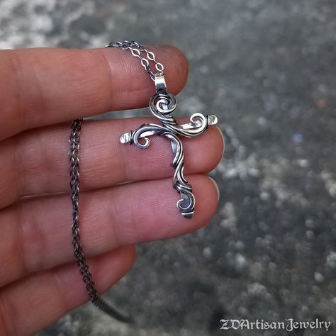 Wire Wrapped Cross Tutorial, Wire Wrap Cross, Wire Wrapped Cross, Wire Weaving Techniques, Jewelry Tutorials Free, Wire Crosses, Wire Wrap Jewelry Designs, Bead Wire, Silver Cross Necklace