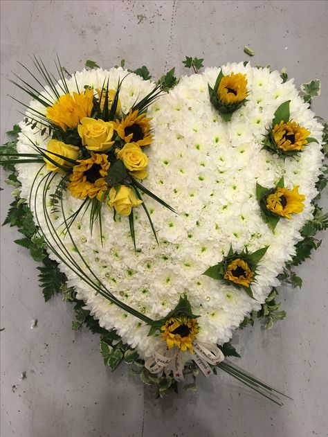 Valentine Flower Arrangements, Flower Oasis, Fresh Flower Arrangement, Gravesite Decorations, Grave Decorations, Cemetery Flowers, Arrangement Ideas, Church Flowers, Fresh Flowers Arrangements