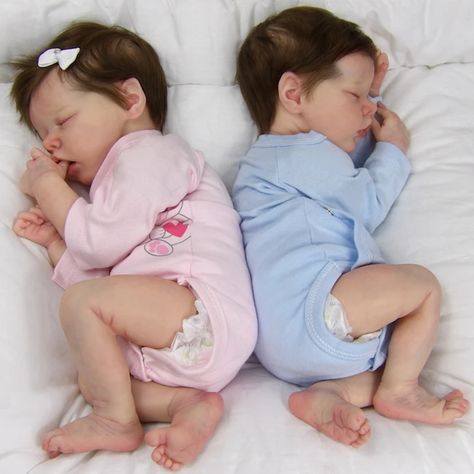 Twins Baby Girl, Reborn Baby Dolls Twins, Barbie Bebe, Real Looking Baby Dolls, Real Life Baby Dolls, Reborn Baby Boy, Baby Barbie, Twin Baby Girls, Fake Baby