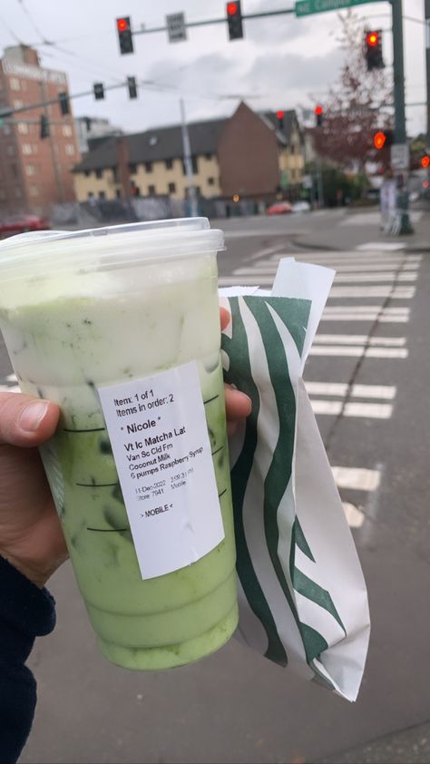 Starbucks Iced Matcha Latte, Raspberry Matcha Latte, Ice Matcha Latte, Starbucks Matcha Oat Milk, Starbucks Matcha Drinks, Strawberry Matcha Latte Starbucks, Vanilla Matcha Latte, Matcha Foam Starbucks, Vanilla Cold Foam Matcha