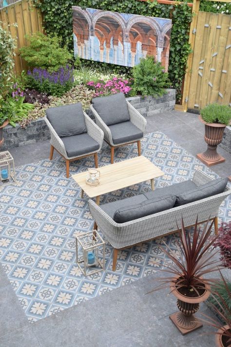 Ideas Terraza, Terrace Tiles, Terrace Floor, Small Courtyard Gardens, Garden Tiles, Outdoor Patio Designs, Outdoor Seating Area, Patio Tiles, Patio Flooring