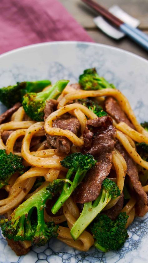 This plate of beef yaki udon features thick savory udon noodles stir-fried with tender beef and crunchy broccoli.