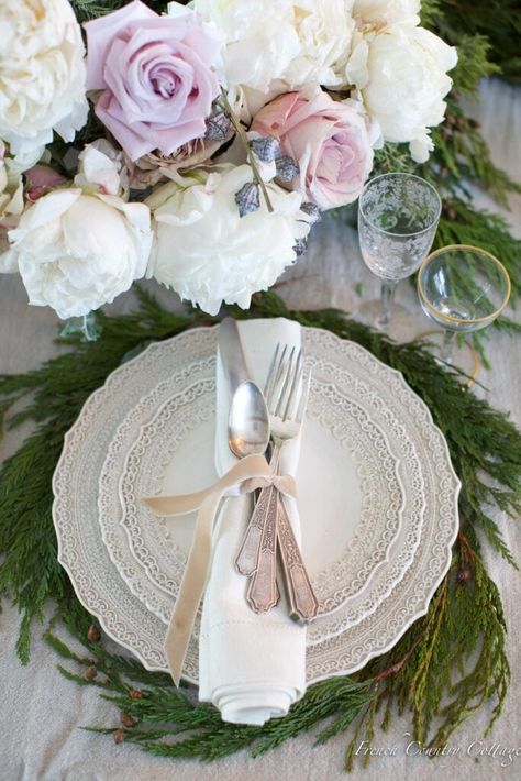 Beautiful Christmas Table Setting Ideas - French Country Cottage Christmas Table Napkins, Christmas Table Setting Ideas, Christmas Tea Party, Fresh Garlands, French Country Christmas, Table Setting Ideas, Christmas Table Setting, French Christmas, Floral Napkins