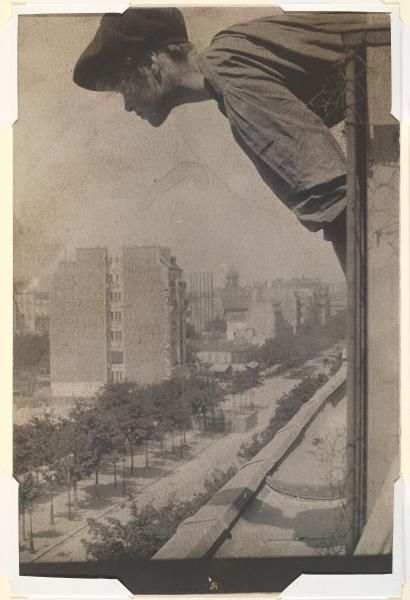 The Gargoyle / c. 1900 / Gertrude KASEBIER / platinum photograph / National Gallery Victoria Historic Photography, Alfred Stieglitz, Getty Museum, History Of Photography, Famous Photographers, New York Art, National Gallery, Museum Collection, Bw Photo