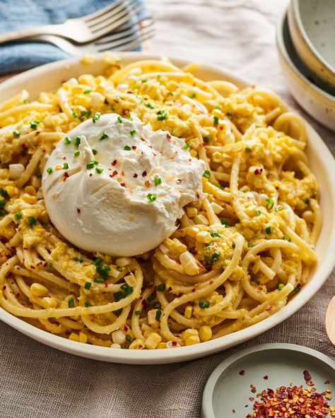 5-Ingredient Creamy Corn Bucatini with Burrata | Kitchn Bucatini Burrata, Burrata Pasta, Food Comfort, Mozzarella Pasta, Roasted Poblano, Corn Pasta, Creamy Corn, Toasted Bread, One Pot Pasta