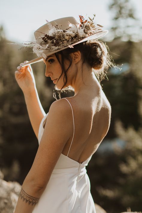 Boho Colorado wedding | Emma Halet Photography Wedding Felt Hat, Wedding Hairstyles With Hat, Boho Wedding Hats For Bride, Wedding Hair With Cowboy Hat, Wedding Hair With Hat, Boho Wedding Hat, Wedding Hats For Bride, Bride Dress Inspiration, Bride With Hat